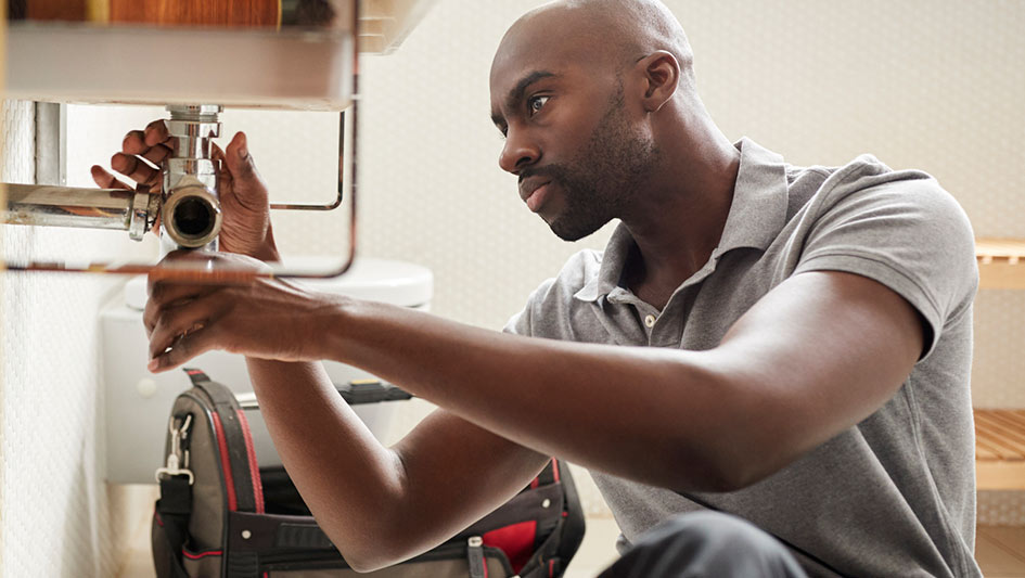 When Should You Contact a Plumber for a Clogged Drain?
